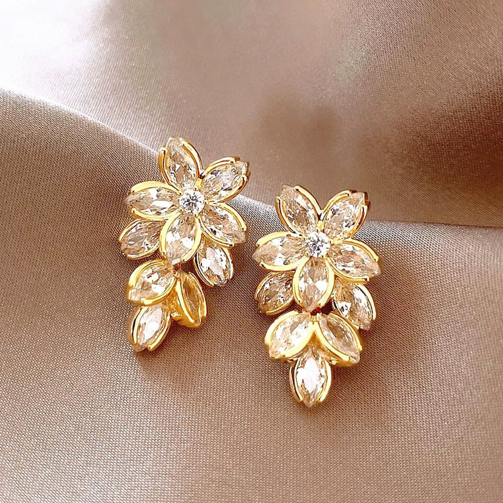 Wholesale  Luxury Zircon Leaf Ear Clip Earrings