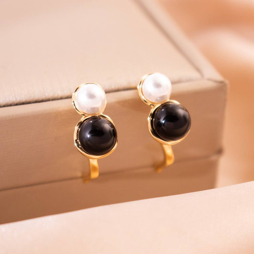 Wholesale  Retro Light Luxury Black and White Contrast Color  Earrings