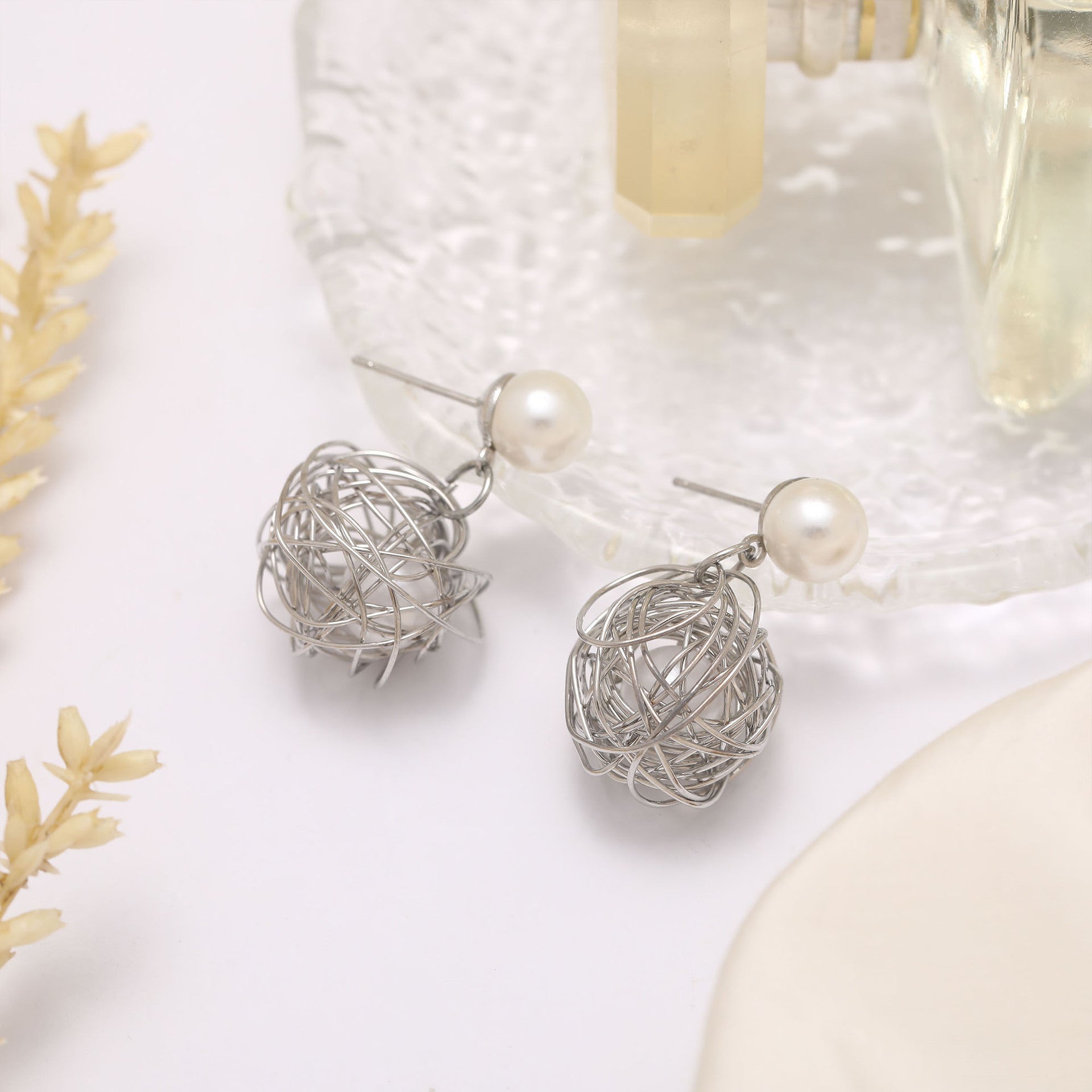 Wholesale personalized earrings  alloy winding pearl earrings