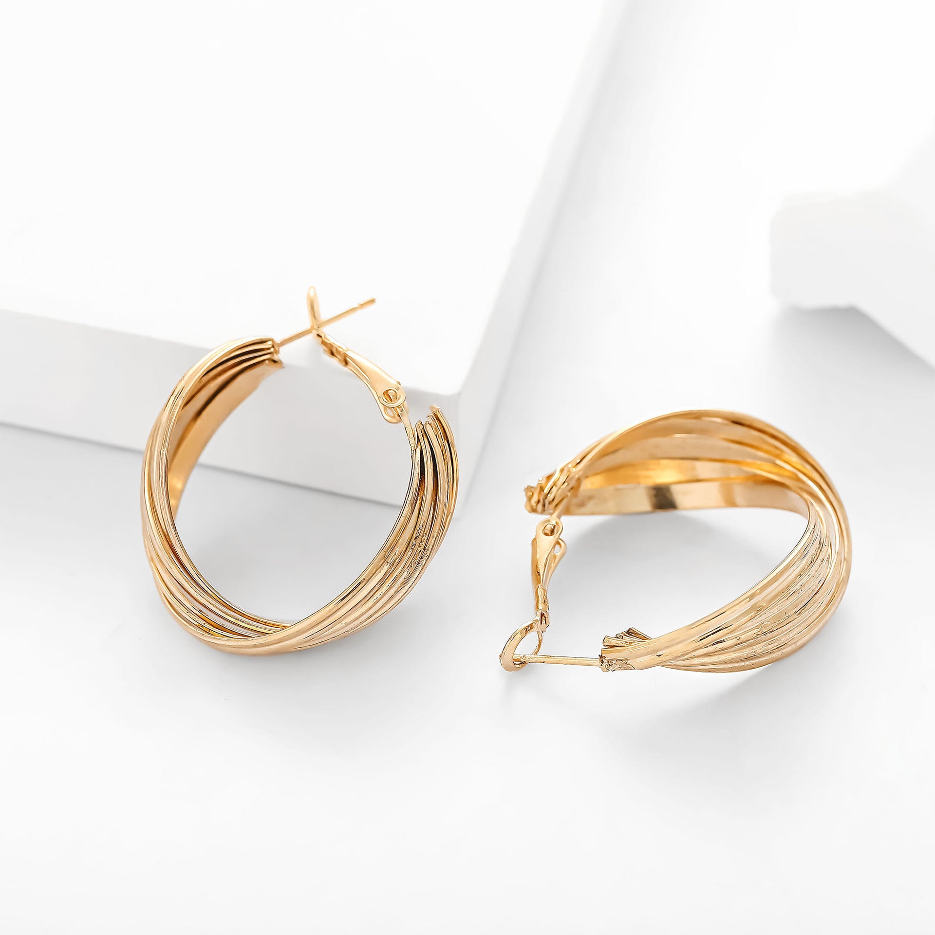 Wholesale Twist Earrings Gold C Shape Earrings