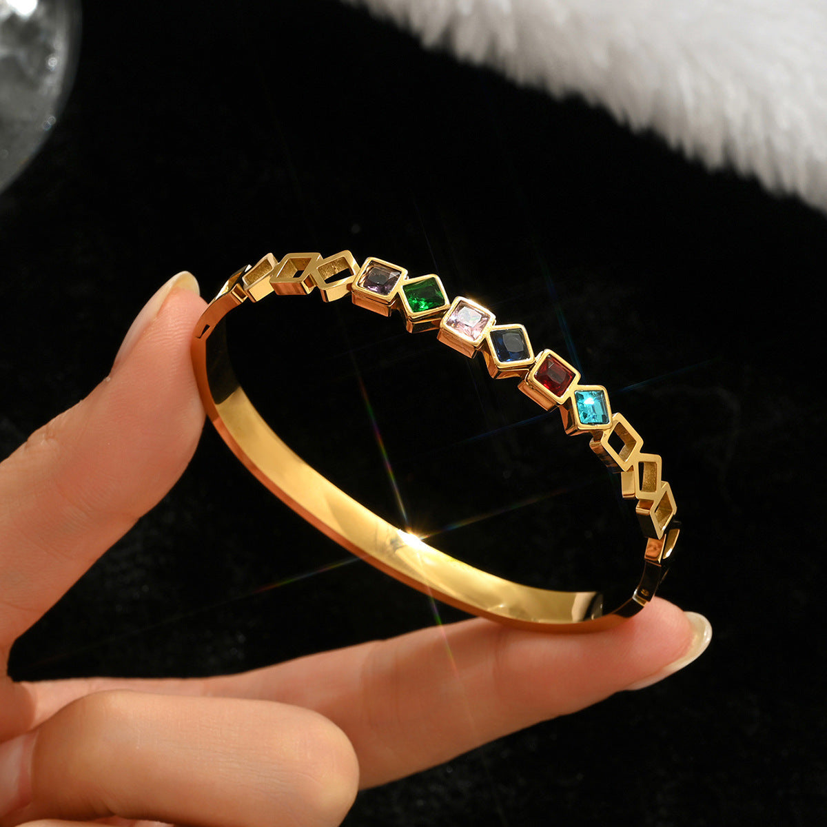 Wholesale Titanium Steel Gold Electroplated Studded Bracelet Set Fashion Jewelry Accessory