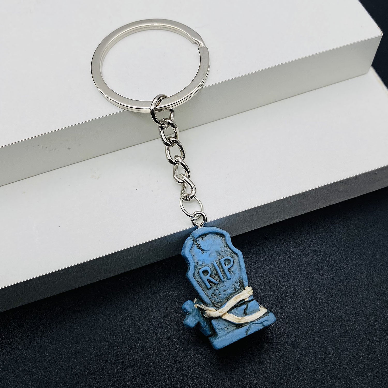 Wholesale  Resin Keychain with Ghost Coffin Pumpkin Design,  Trendy Car Key Accessory for Bags and Backpacks