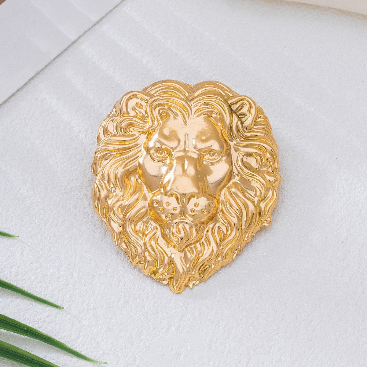 Wholesale Modern Lion Head Brooch Gold Alloy Jewelry Accessory For Men S Party Wear Boutique Gift