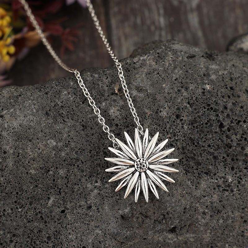 Wholesale Simple Large Flower Alloy Pendant Necklace Fashion Accessory Boutique Gift