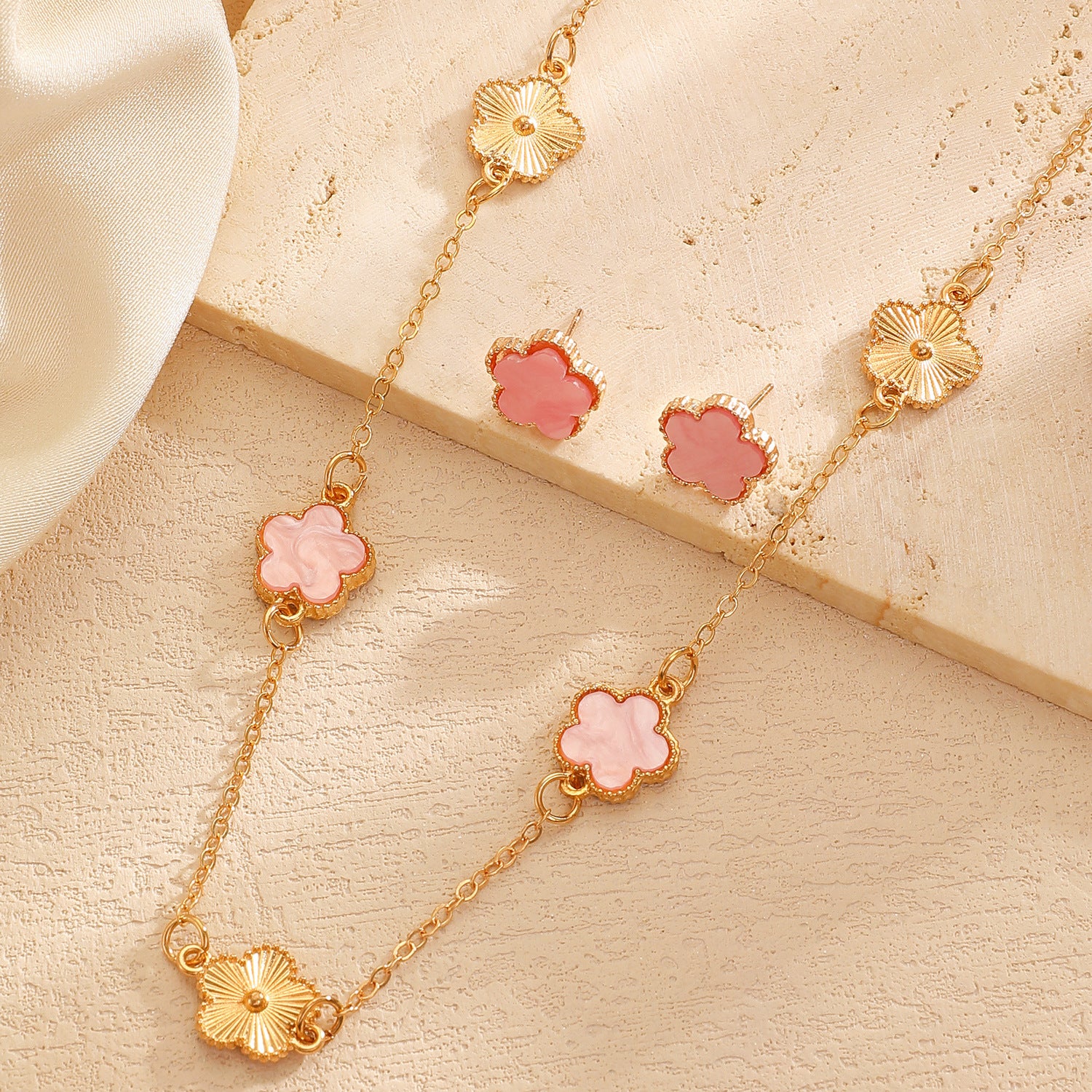 Wholesale Five-Leaf Flower Bracelet