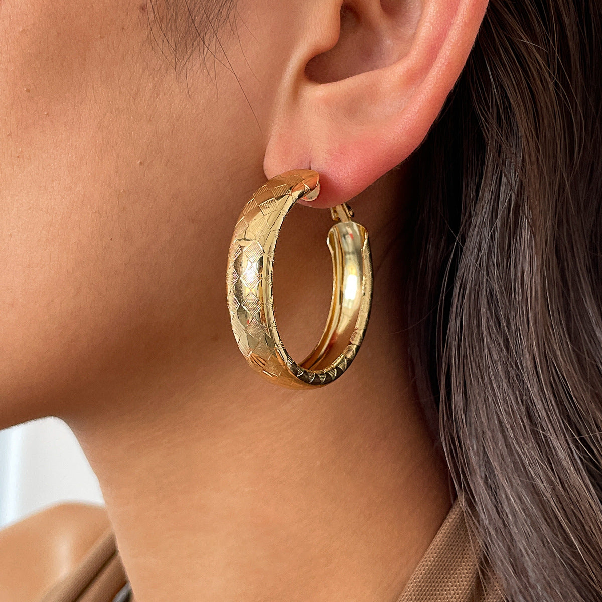 Wholesale Geometric Metal Earrings For Women Silver Pin Gold Fold Wrinkle Design Fashion Jewelry Accessory For Party Gift Boutique Resale