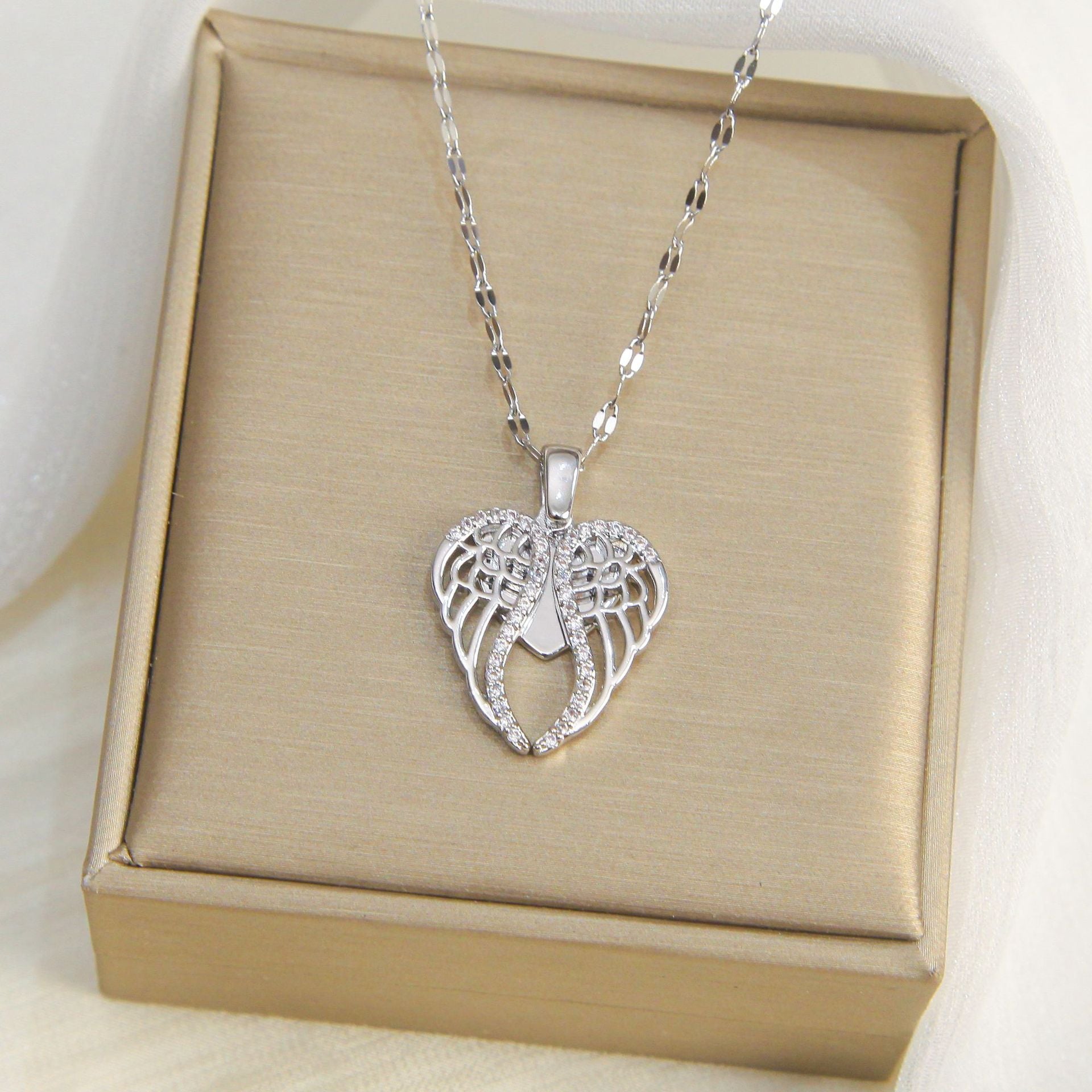 Wholesale Titanium Steel Love Angel Wings Necklace Full Diamond  Heart-shaped Necklaces