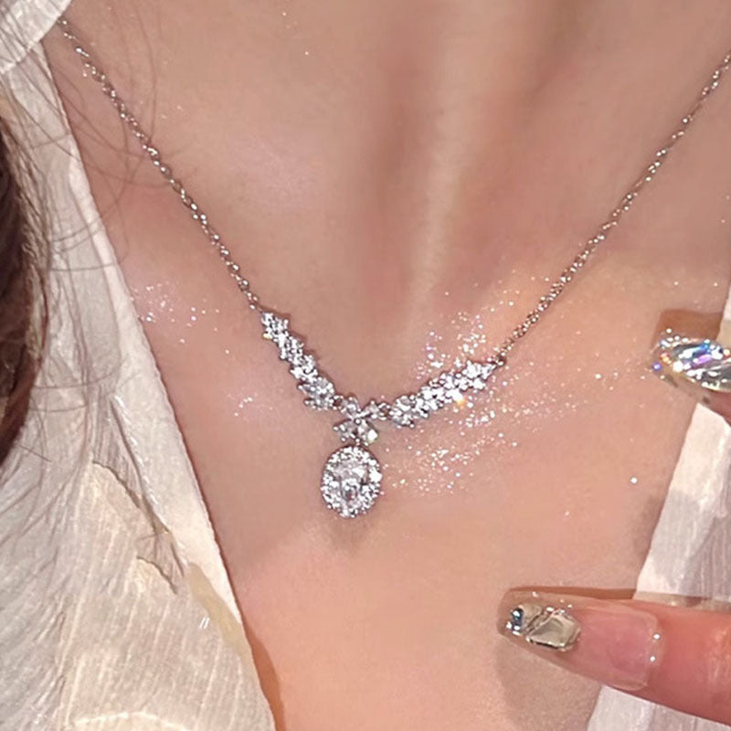 Wholesale Angel Wings Gemstone Necklace for Women,  Full Diamond Pendant,  Eye-Catching Clavicle Chain,  High-End Luxury Niche Neck Chain