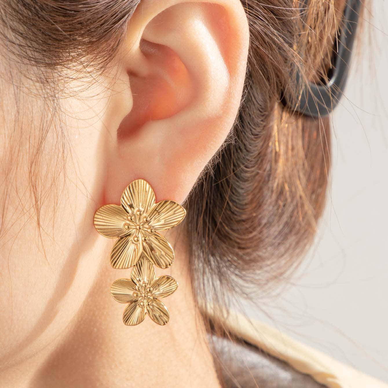 Wholesale Flowers Geometric French Retro Titanium Steel Fashion All-match Earrings