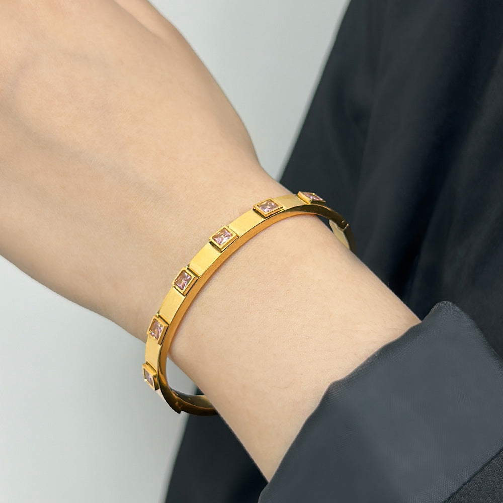 Wholesale Stainless Steel 18K Gold Color Zircon Buckle Light Luxury Bracelet ACC-BT-MeiSD003