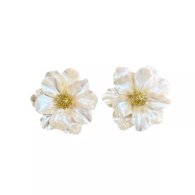 Wholesale Retro Elegant Camellia Ear Studs  Light Luxury  Earrings
