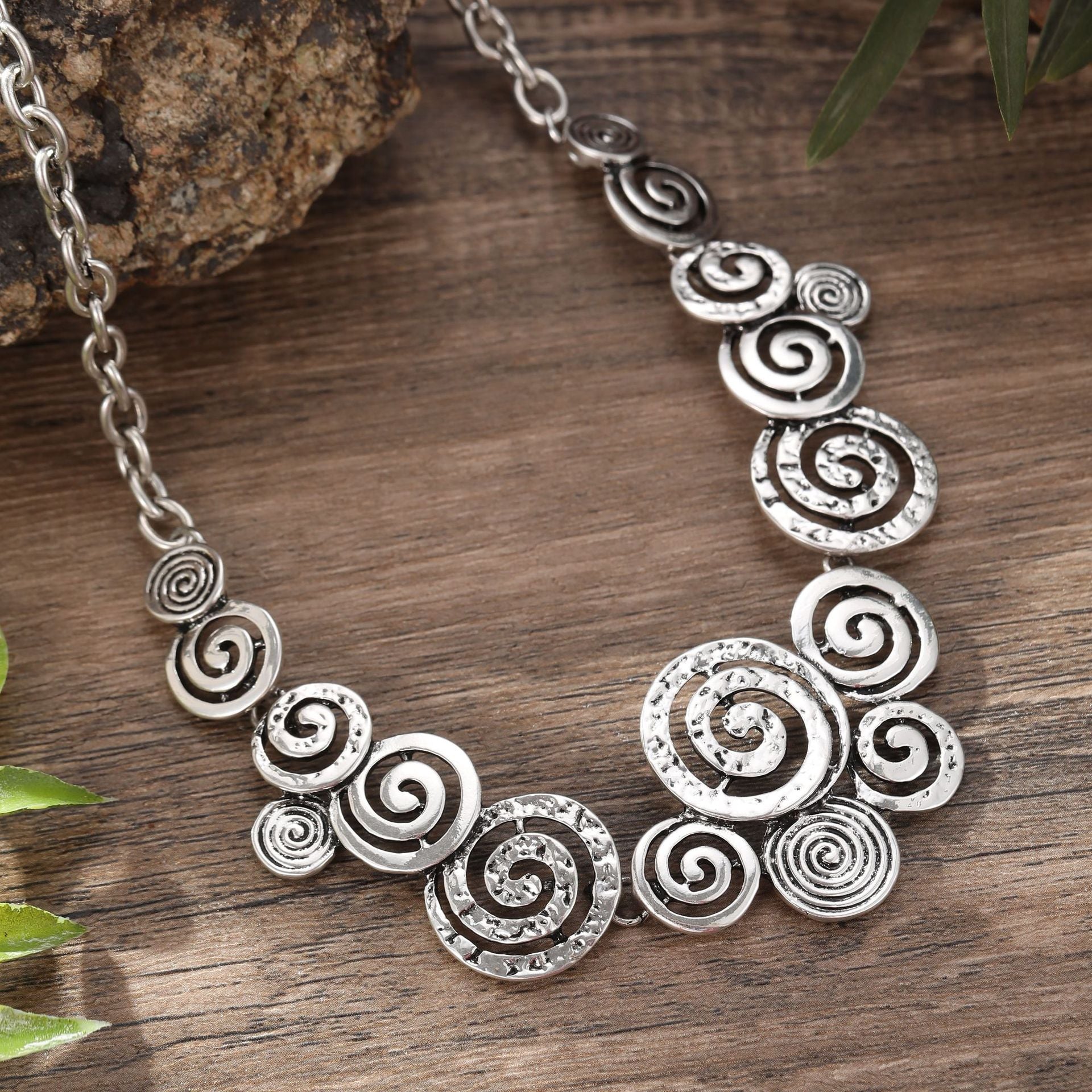 Wholesale Retro Conch Flower Necklace Bracelet suit  Creative Exaggerated Retro Style Metal Conch Necklace