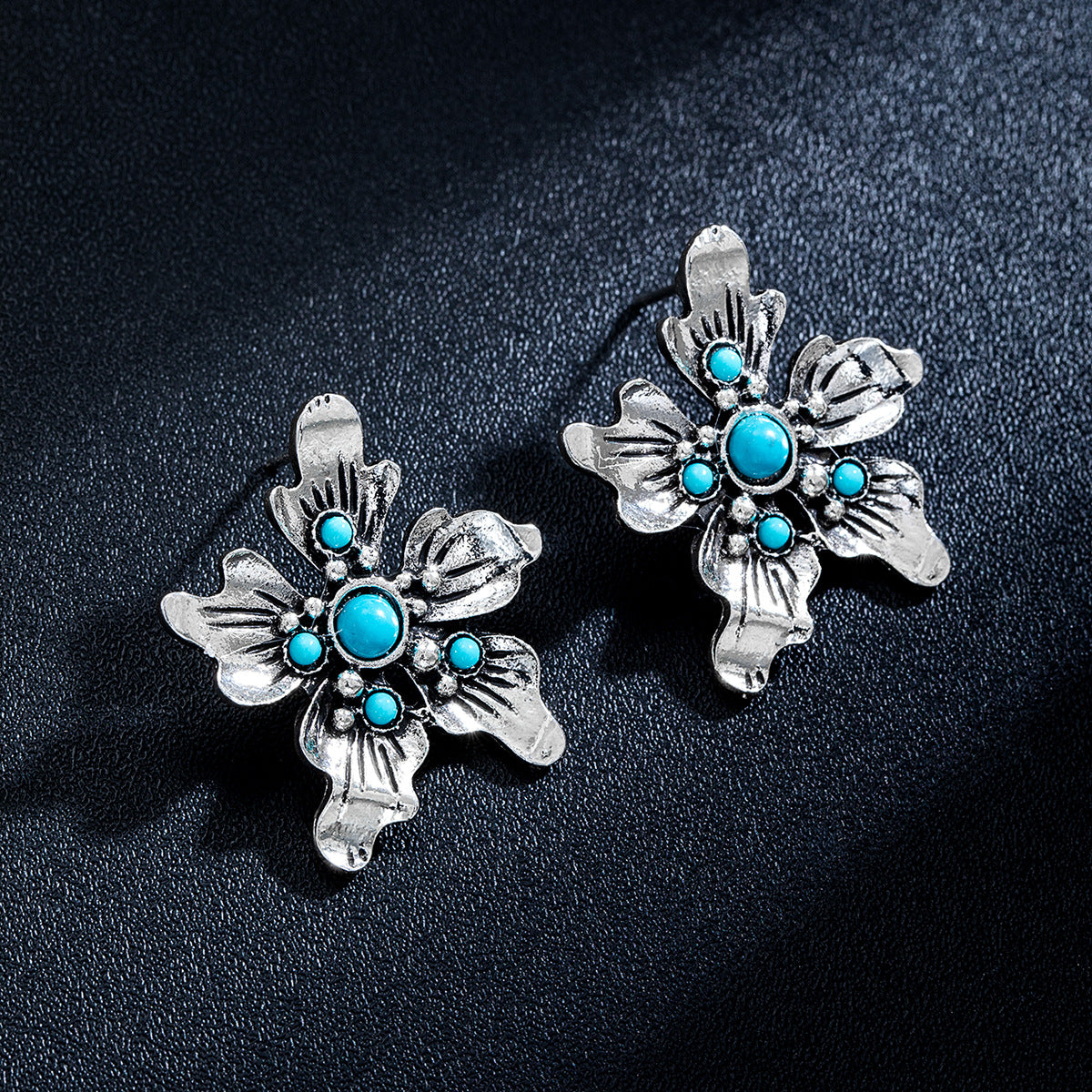Wholesale  Retro Silver Flower Inlaid Turquoise Women's Alloy Earrings