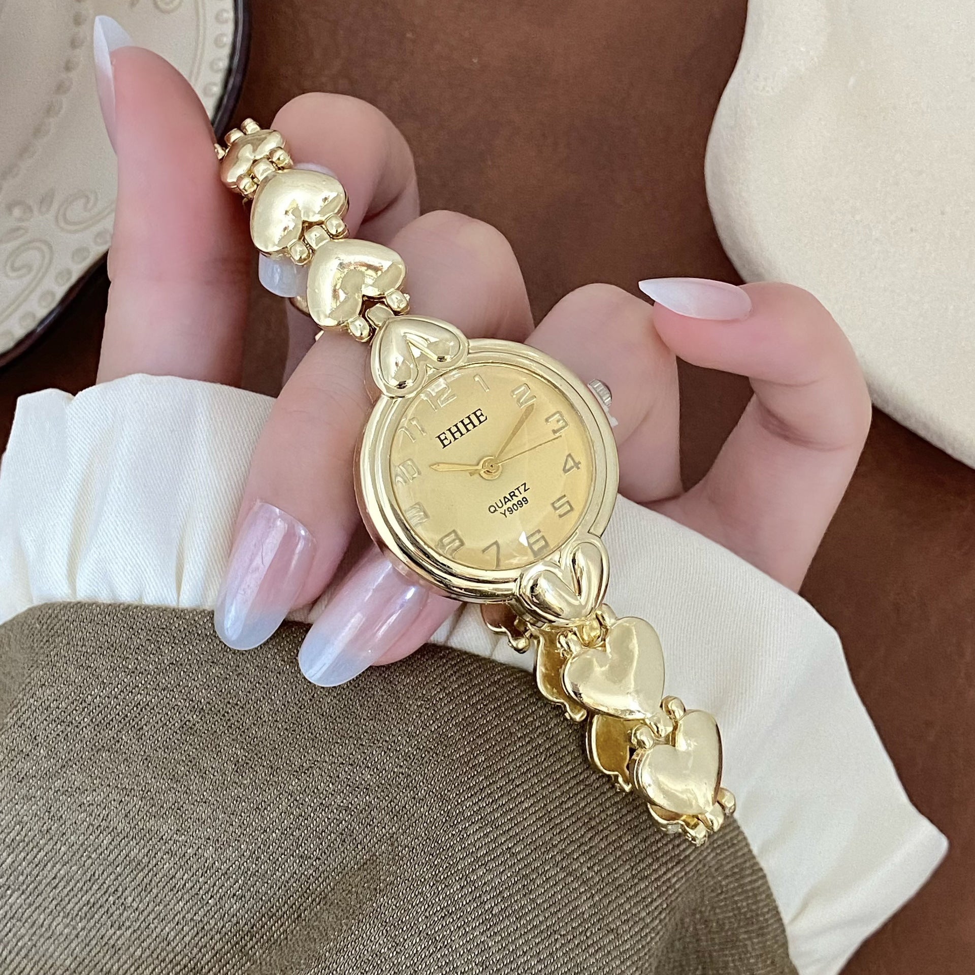 Wholesale Heart Shaped Design Women S Quartz Wristwatch With Round Dial Fashionable Everyday Bracelet Look Boutique Resale Gift