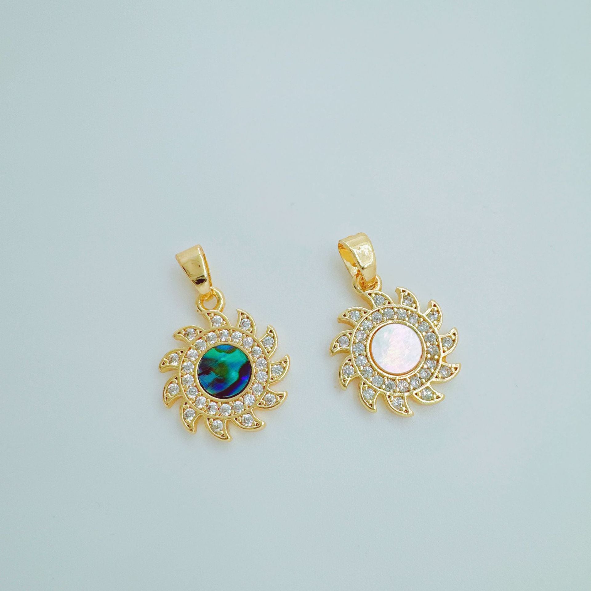 Wholesale Copper Gold Plated Shell Cloud Pendant Necklace Chic Jewelry Accessory for Women