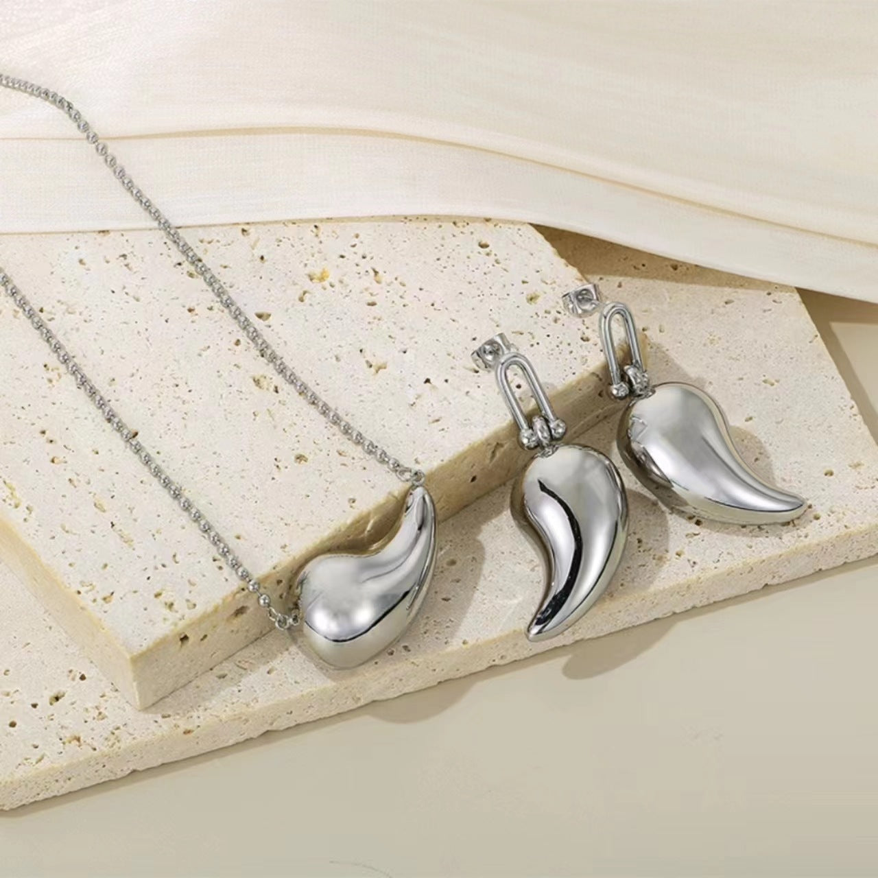 Wholesale High-end design chubby water drop earrings  stainless steel hollow earrings