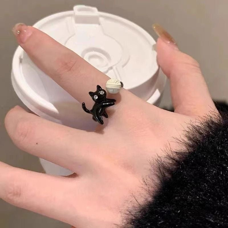 Wholesale Funny Black and White Cat Ring