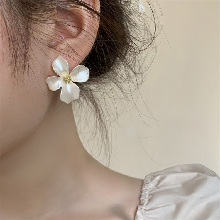 Wholesale metal flower-painted luxury earrings