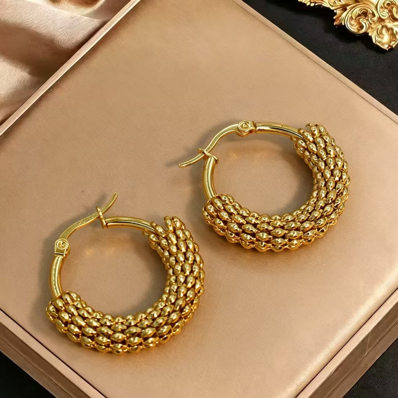 Wholesale Stainless Steel Electroplated Mesh Wrapped Circle Earrings Retro Chinese Style Boutique Jewelry Accessory