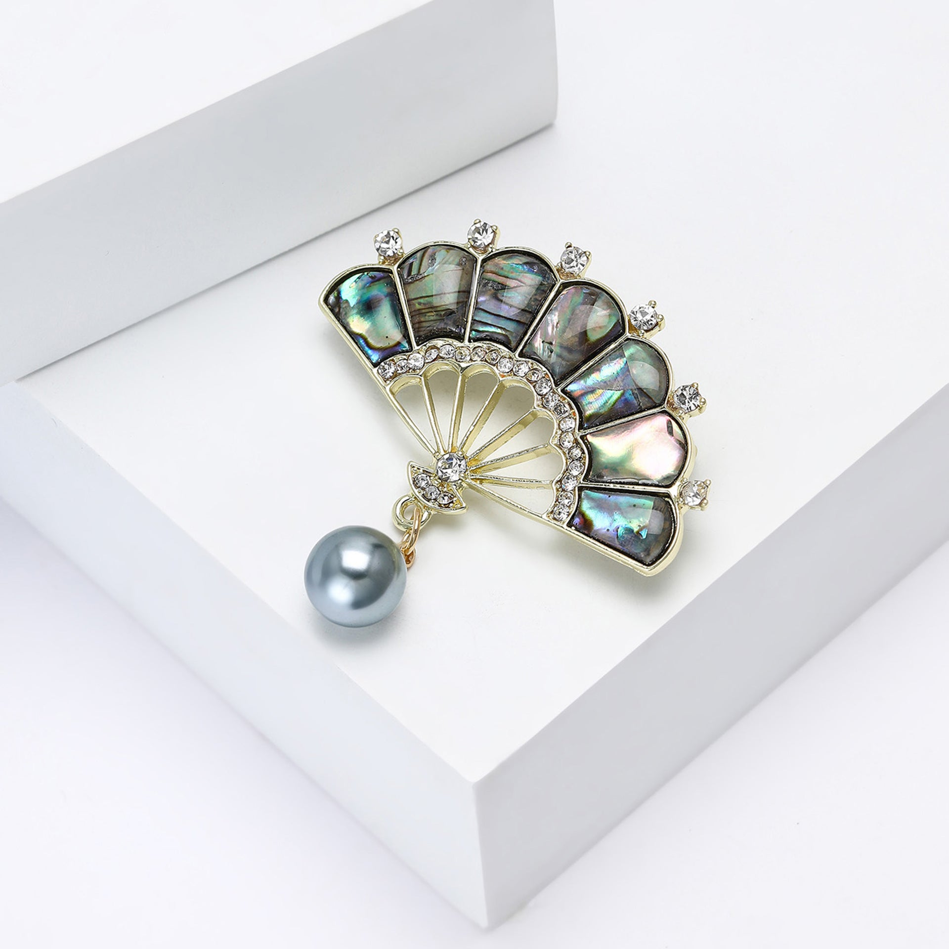 Wholesale Mother Of Pearl Abalone Shell Rhinestone Alloy Fan Brooch Classic Elegant Decorative Pin For Women Boutique Resale Gift