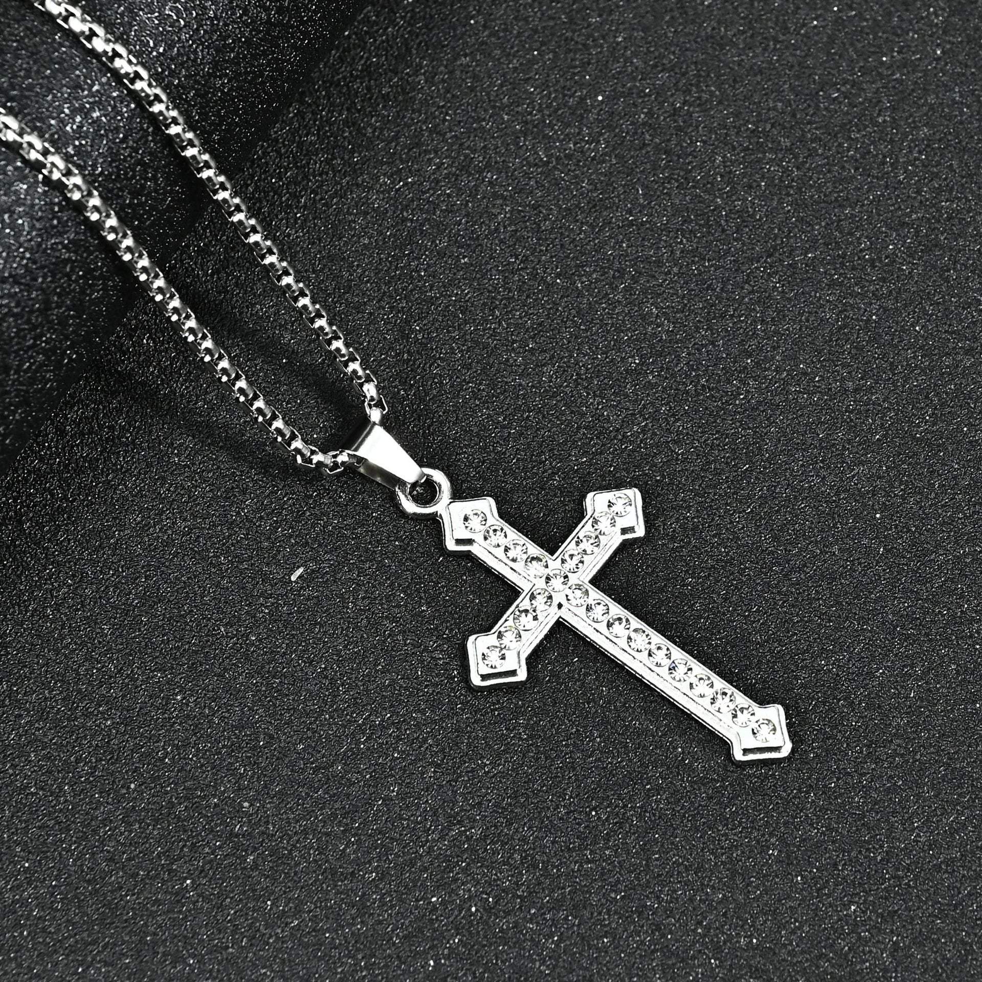 Wholesale Stylish Hip Hop Silver Full Diamond Cross Necklace For Street Fashion Jewelry Accessory Gift