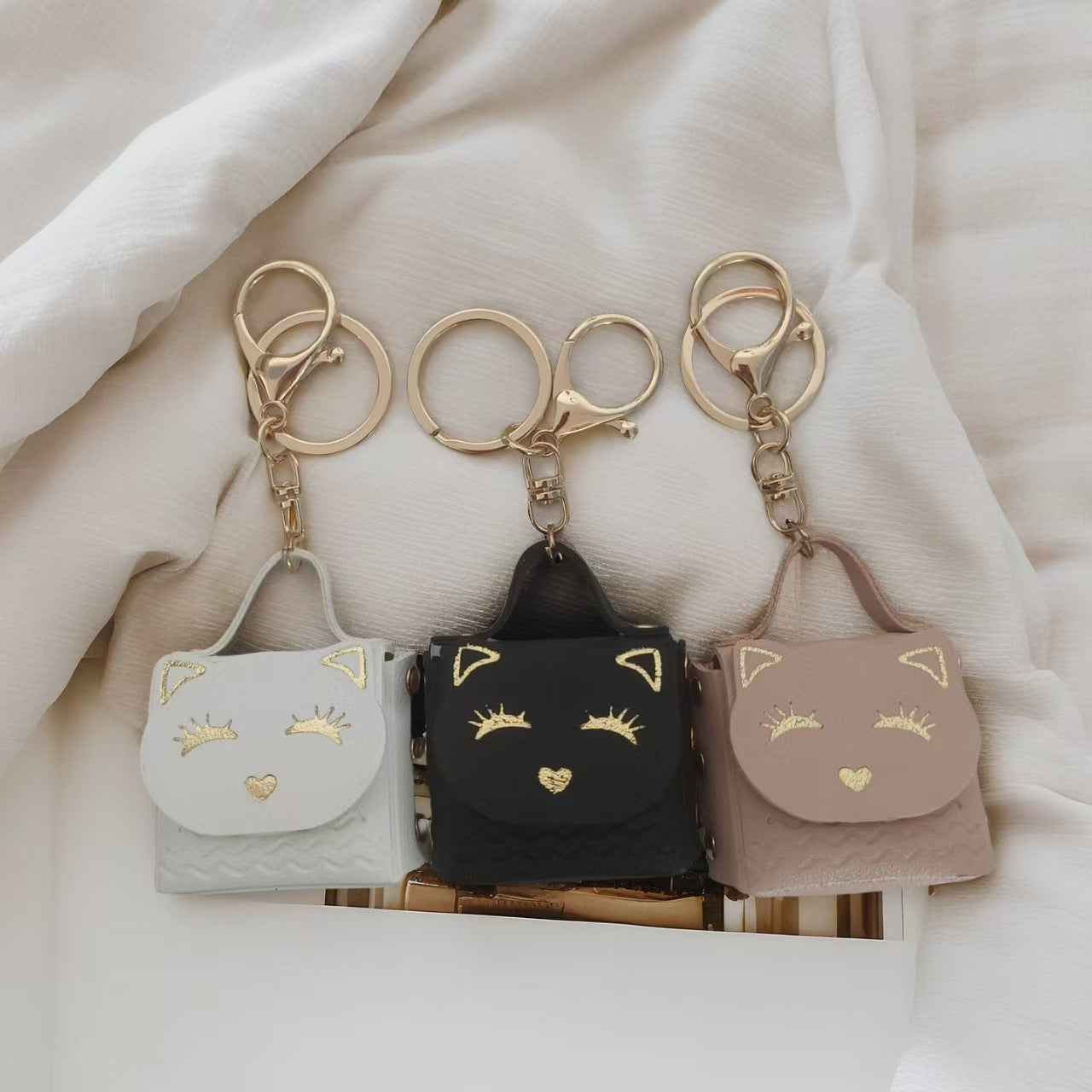 Wholesale PU Leather White Cute Cat Coin Purse Keychain Fashion Boutique Keyring Bag Charm For Daily Use