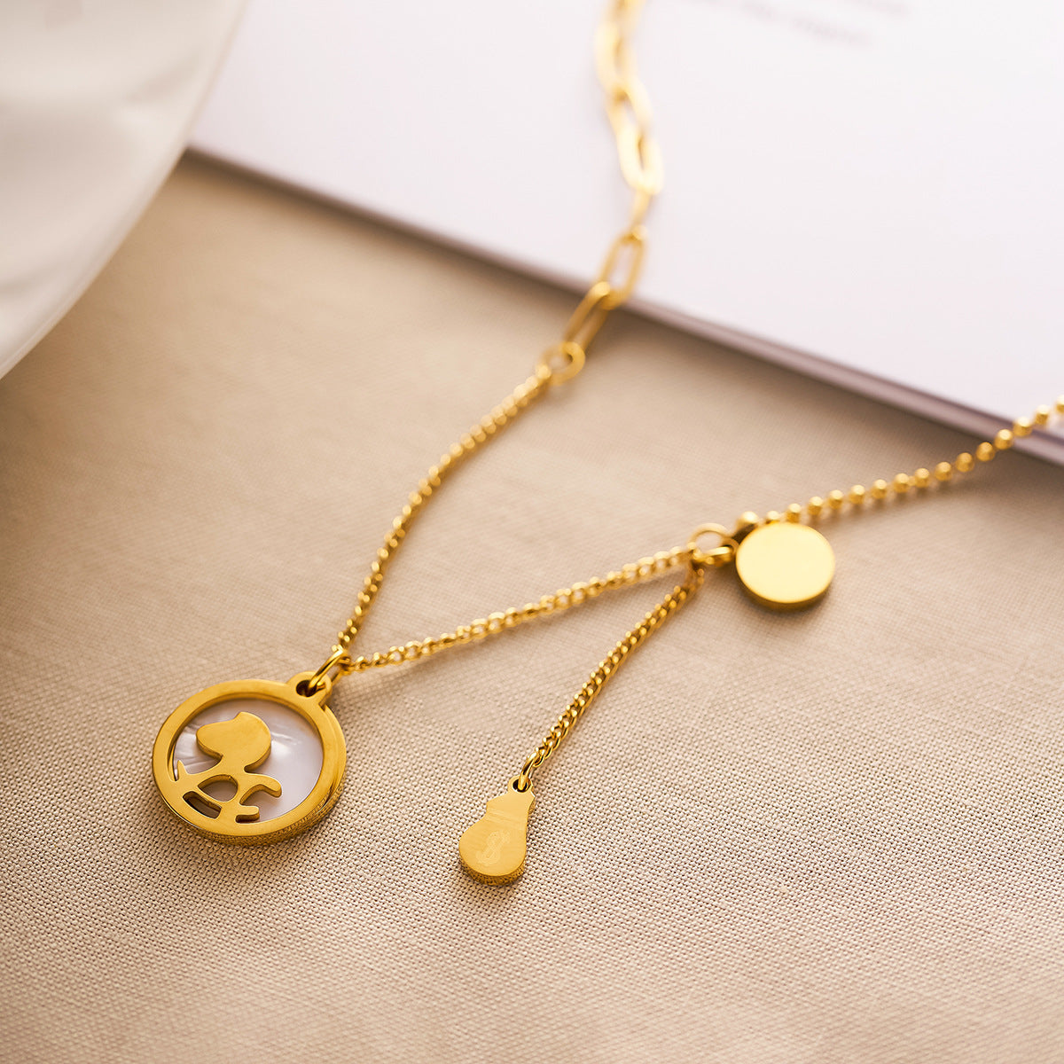 Wholesale Titanium steel non-fading white shell 18k gold necklace