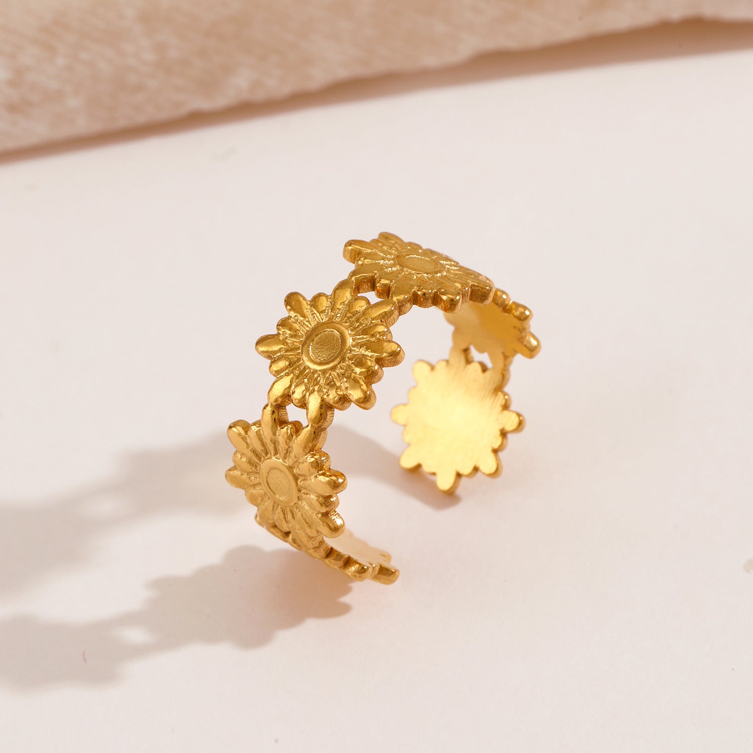 Wholesale French Retro Flower Stainless Steel Adjustable Ring Women' s Jewelry Accessory