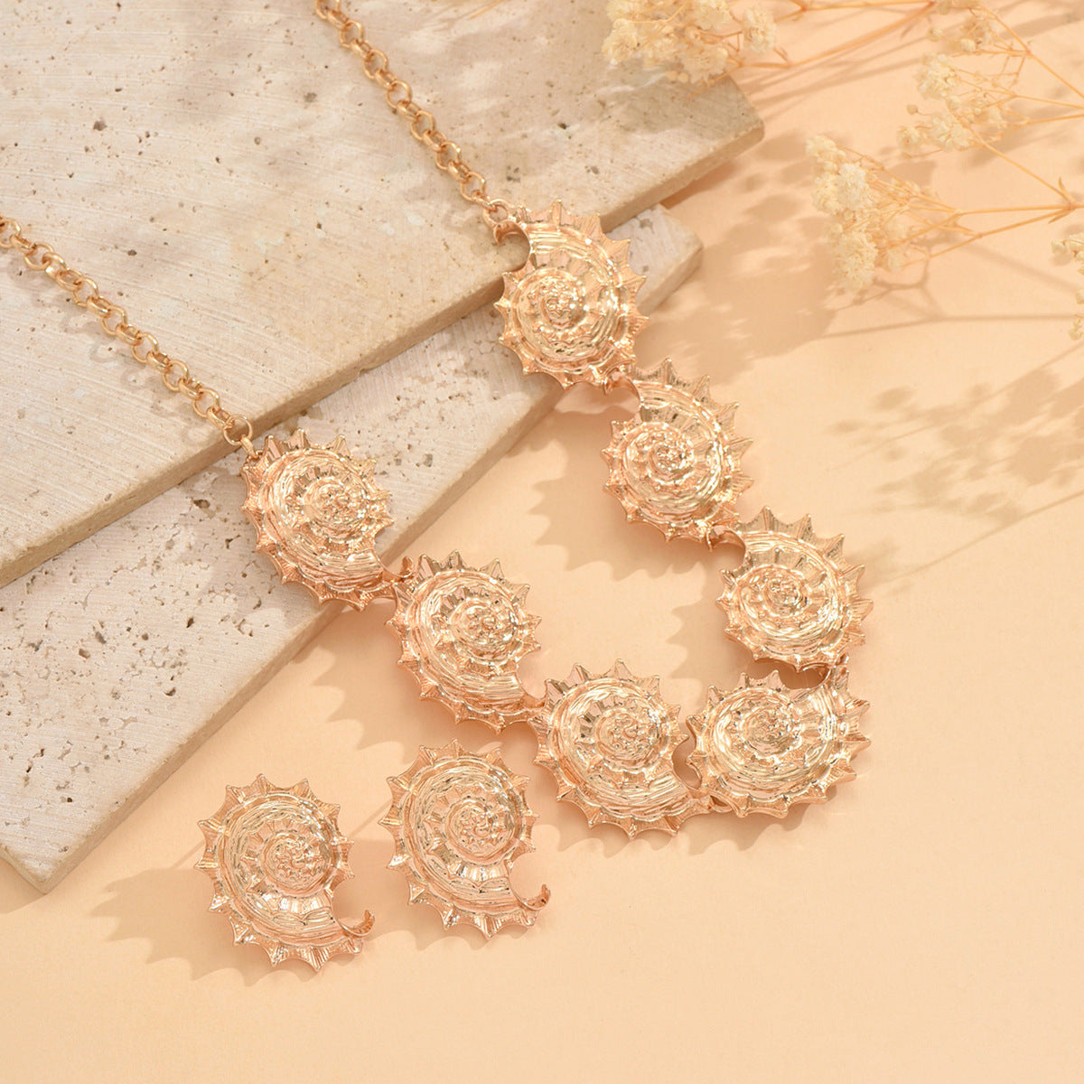 Wholesale retro and simple conch necklace and earring set
