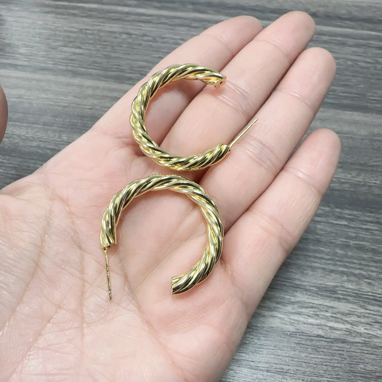 Wholesale  copper plated 18K real gold  twist C- shaped earrings