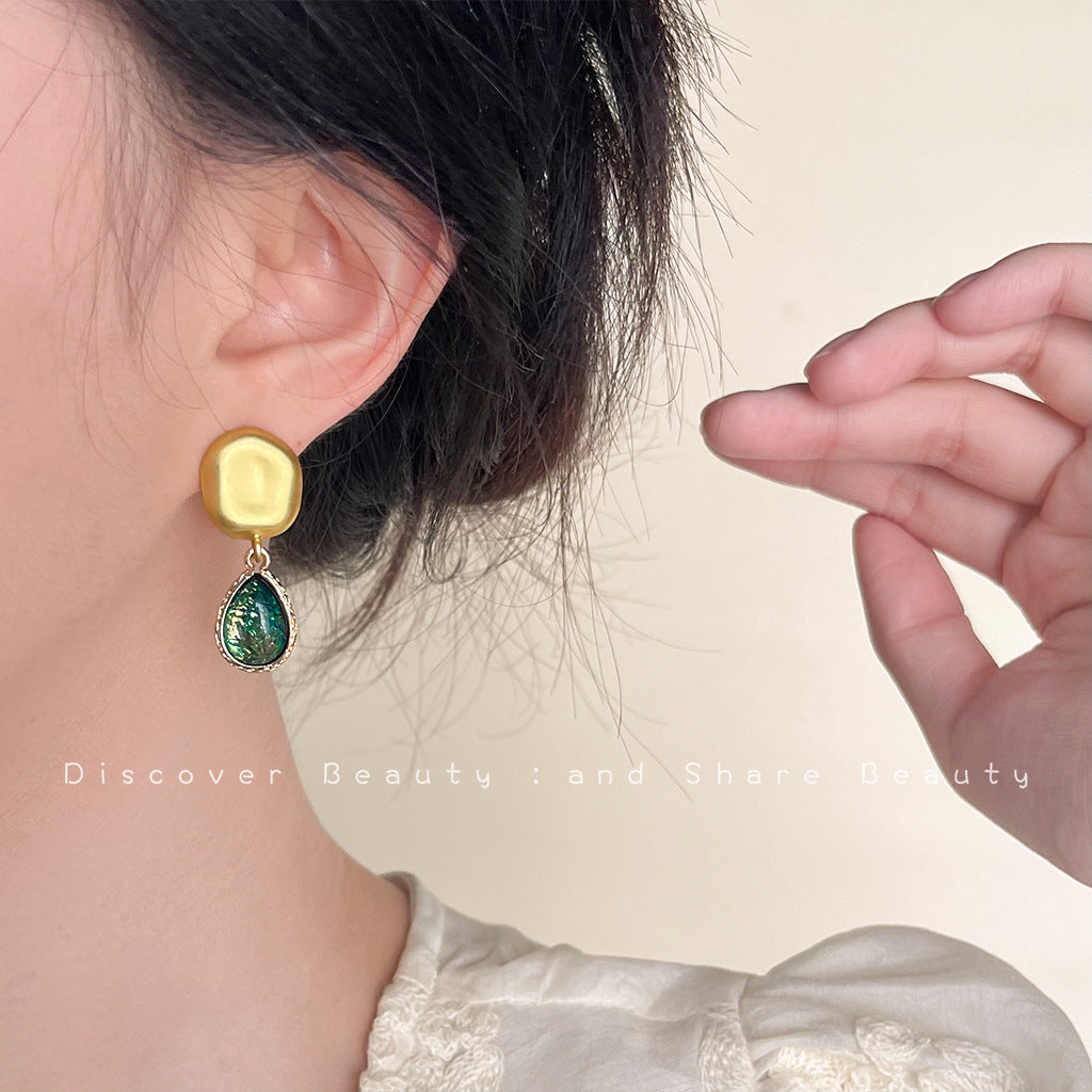 Wholesale Natural shell tassel French retro earrings