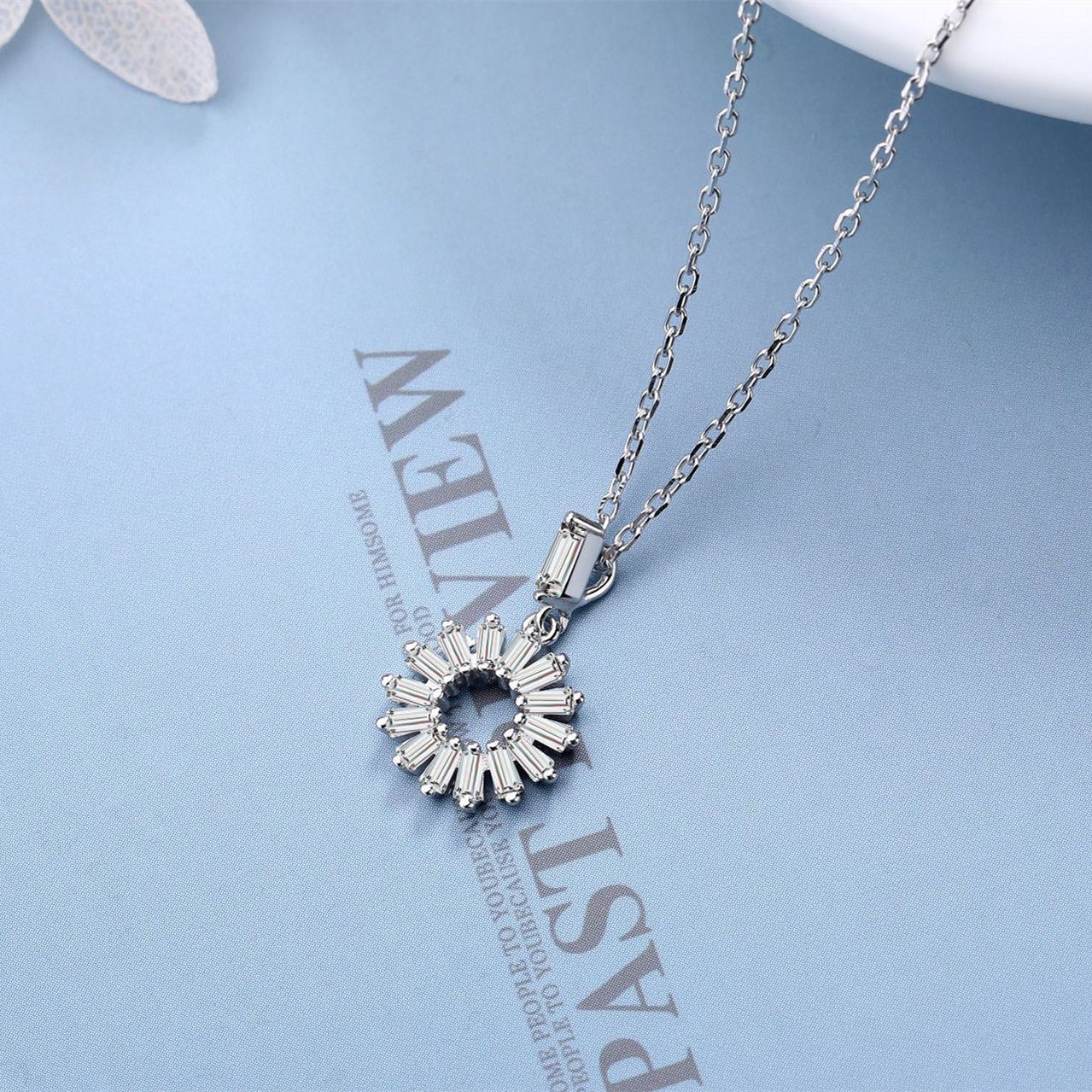 Wholesale sunflower necklace female S925 sterling silver  design diamond snowflake pendant clavicle chain