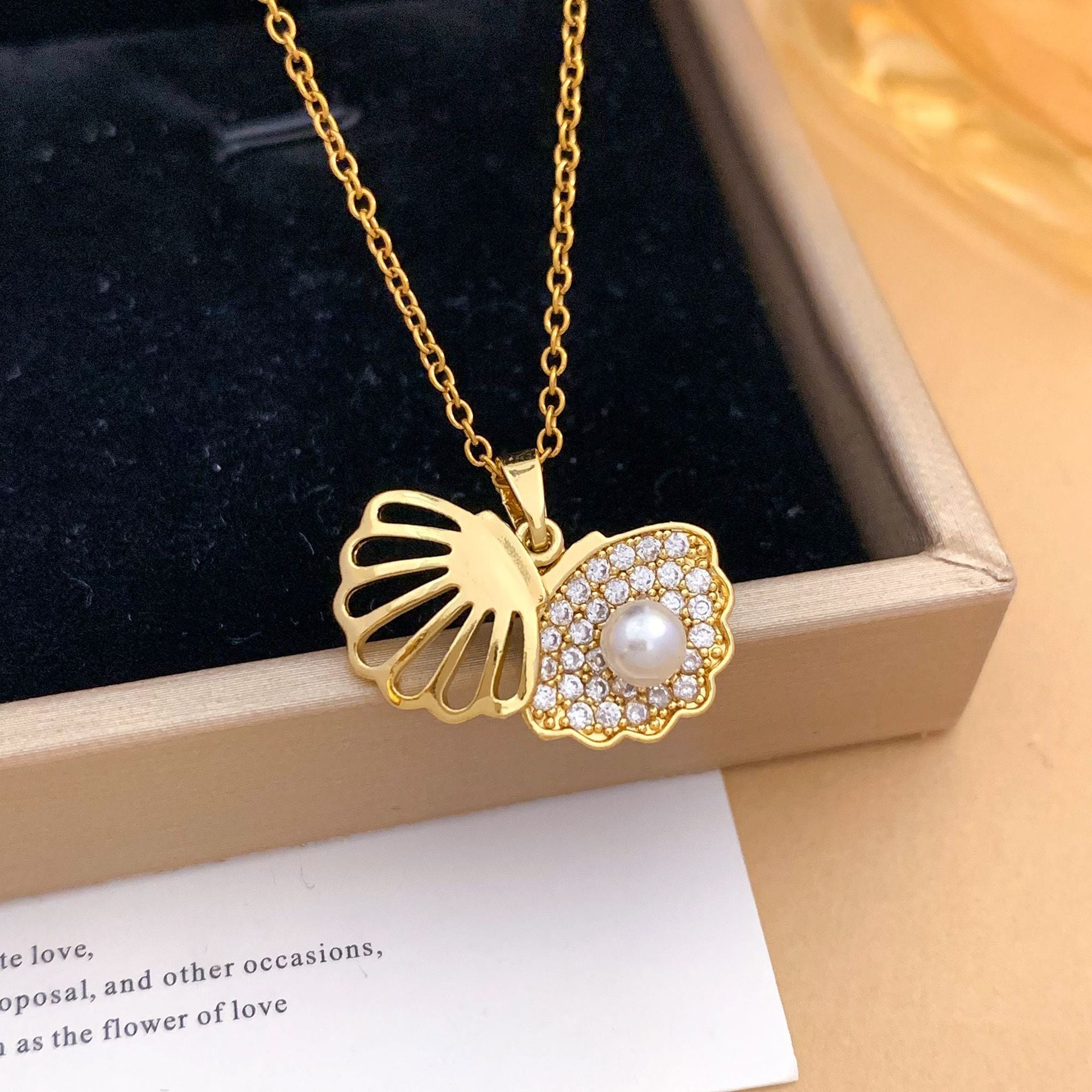 Wholesale Fashion Real Gold Plated Shell Pearl Pendant Necklace,  Titanium Steel Choker Jewelry Accessory
