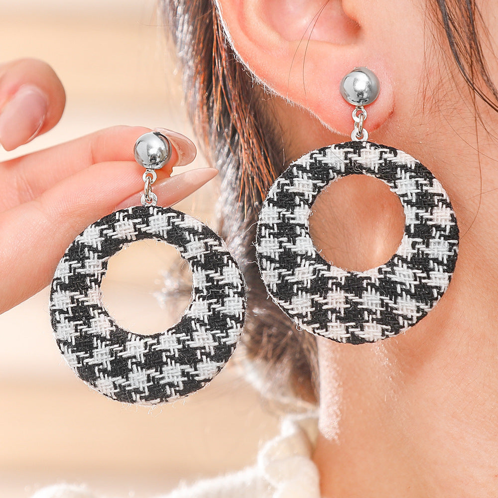Wholesale Houndstooth Geometric Drop Earrings - Retro Fashion Accessory for Party Wear