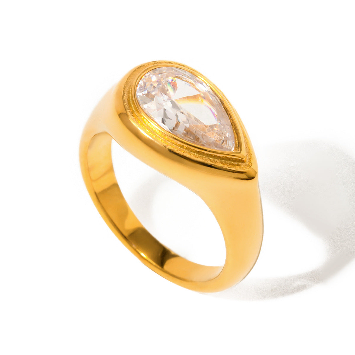 Wholesale  luxury  does not fade cold 18k gold stainless steel drop-shaped white zircon ring