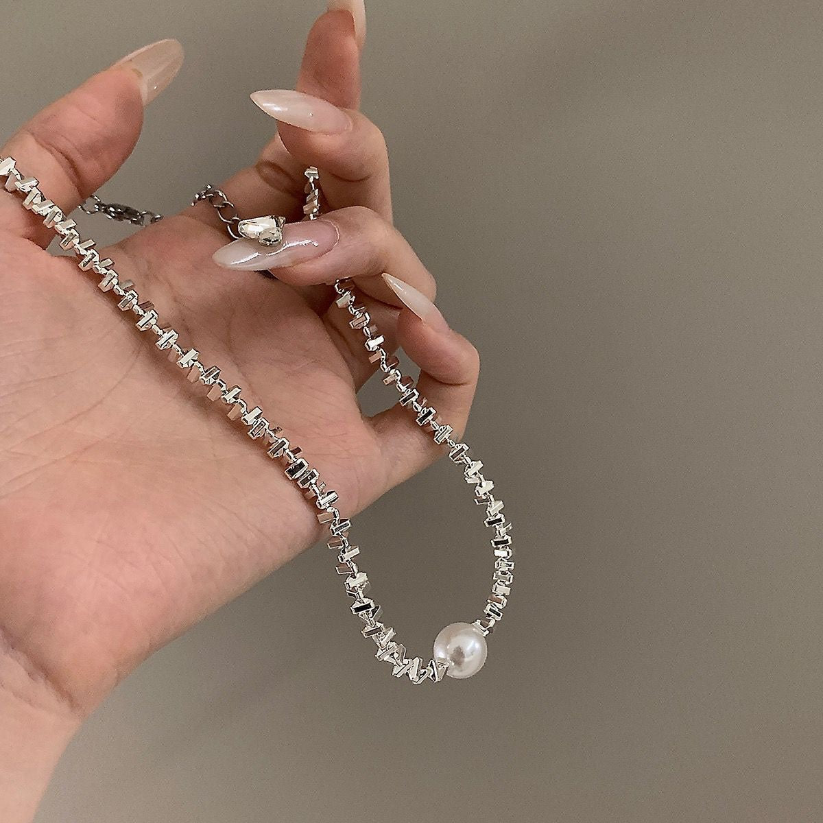 Wholesale Fashion Niche Broken Silver Pearl Necklace Clavicle Chain Choker Necklace ACC-NE-Mengx001