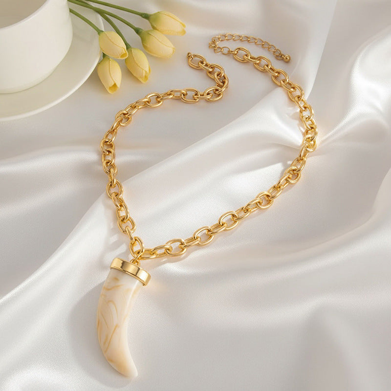 Wholesale Retro Multi-Color Resin Pendant Necklace,  Trendy Fashion Accessory for Layering or Gift