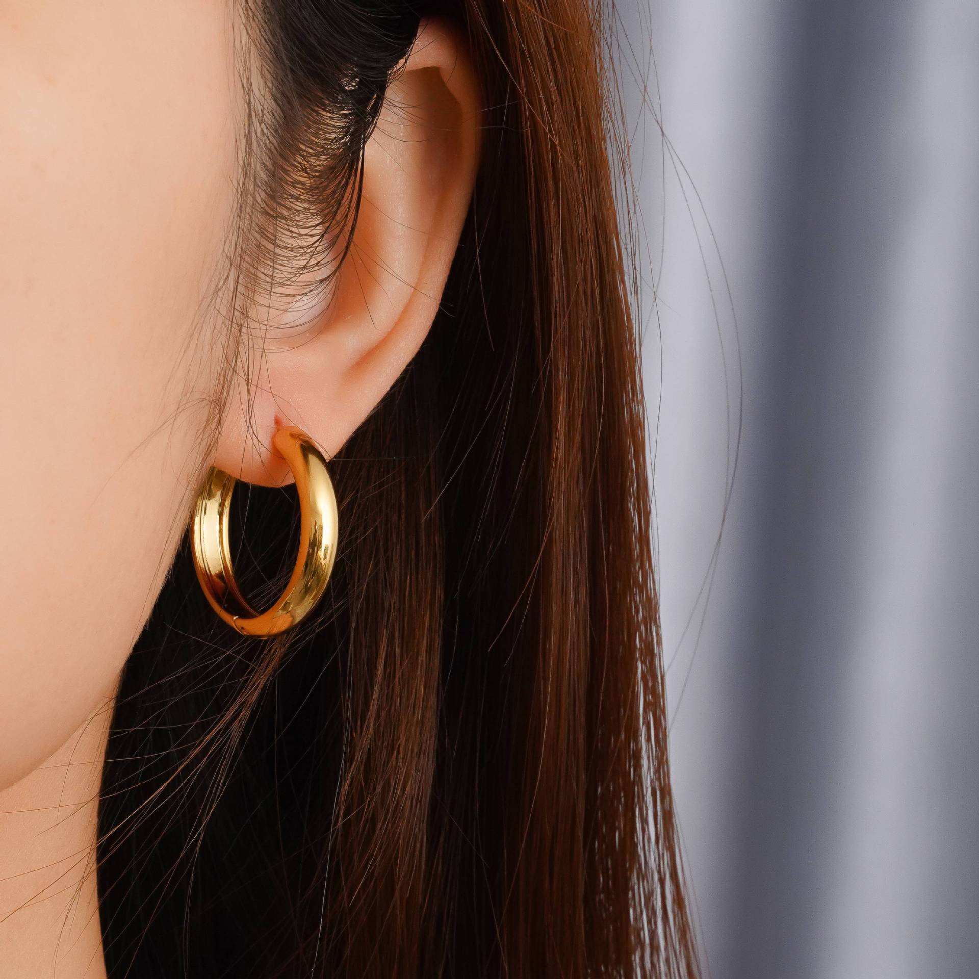 Wholesale Stylish 5mm Round Spherical Stainless Steel 18K Gold Plated Earrings Fashion Accessory