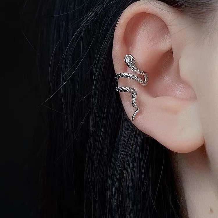 Wholesale Alloy Electroplated Snake Ear Clip Dark Gothic Curved Serpent Design Women S Jewelry Accessory For Party Wear