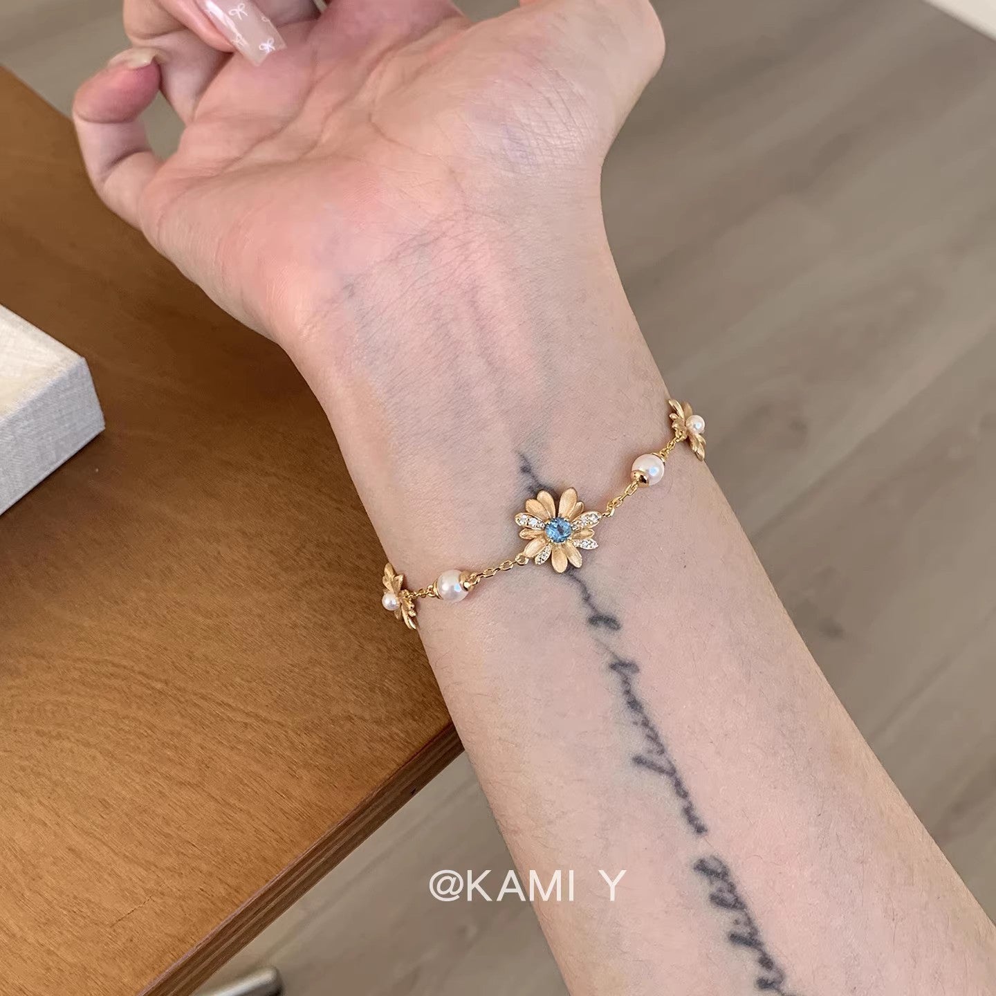 Wholesale Blue Diamond Daisy Pearl Bracelet