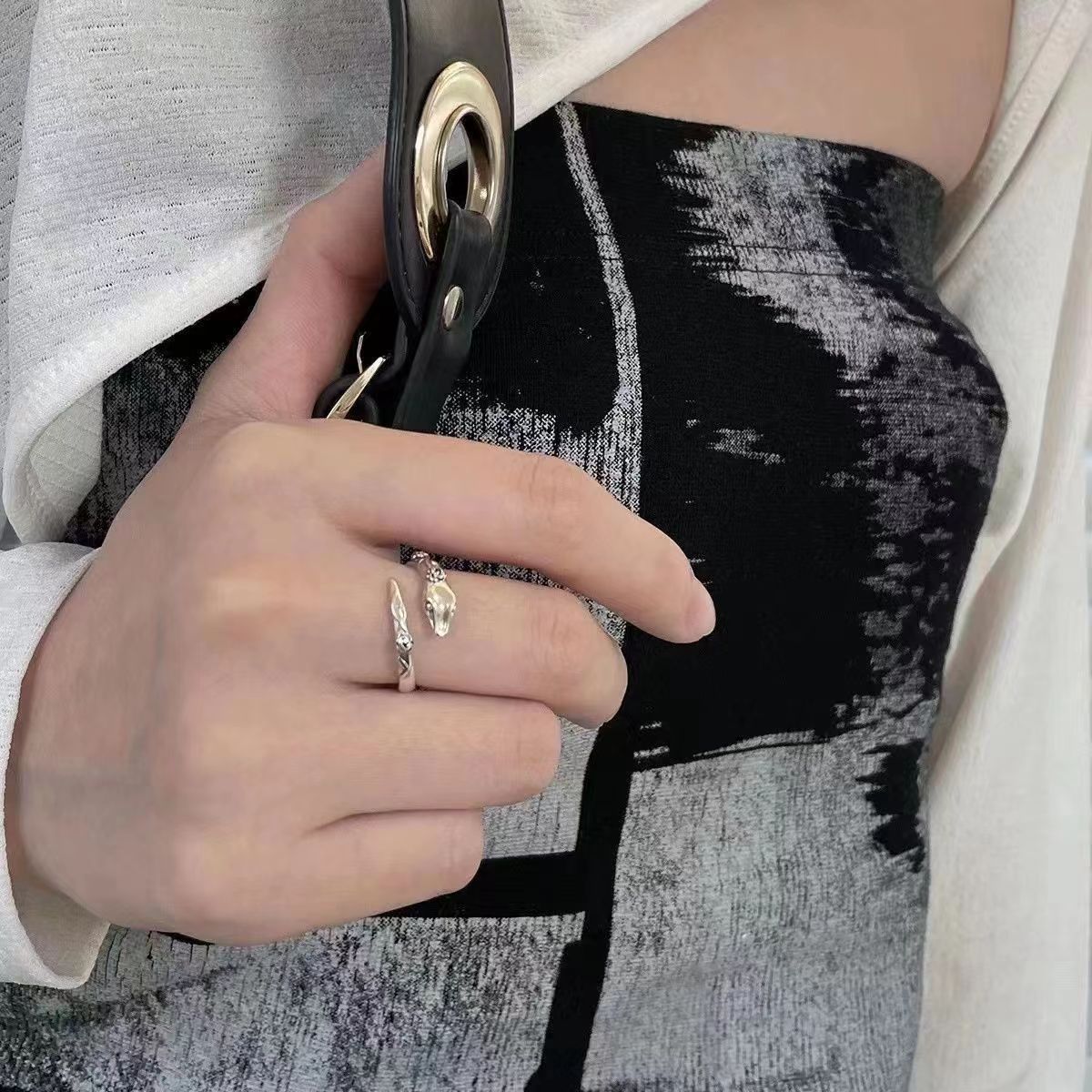 Wholesale Gradient Fishtail Zircon Open Ring Silver Tone Dark Chic Women S Fashion Jewelry Everyday Wear Gift