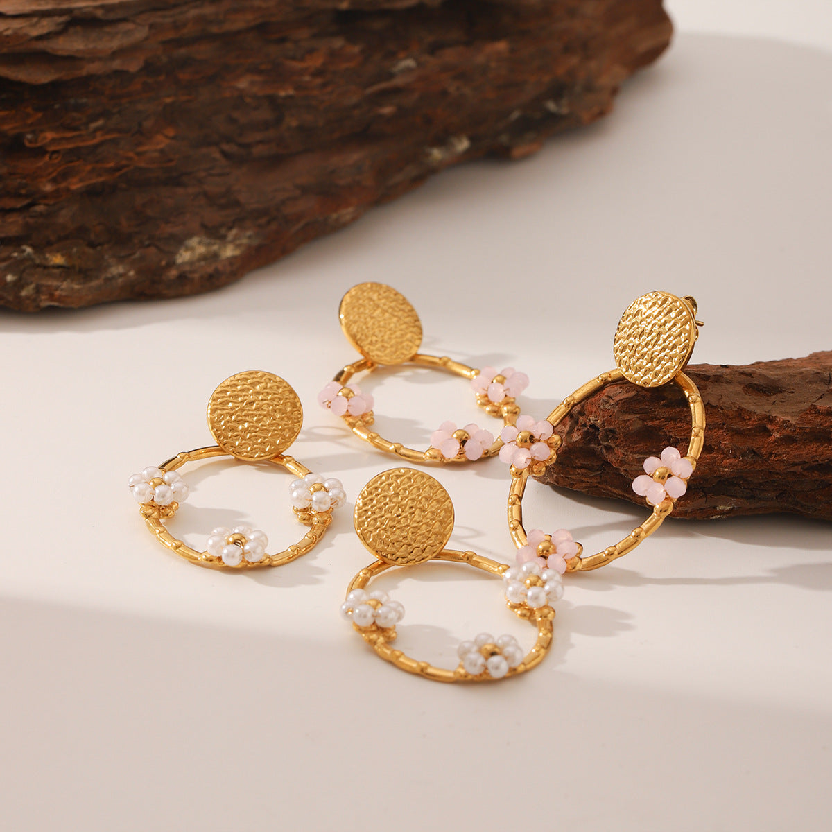 Wholesale Stainless steel ring-shaped inlaid flower earrings