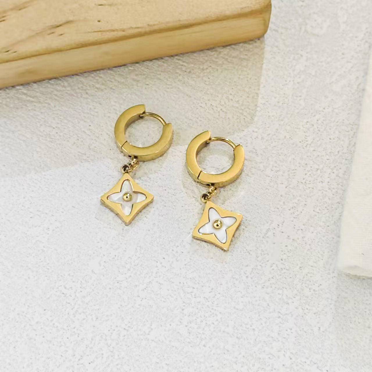 Wholesale Titanium Steel Earrings Old Money Style Chic Jewelry Accessory for Party Wear and Everyday Gift
