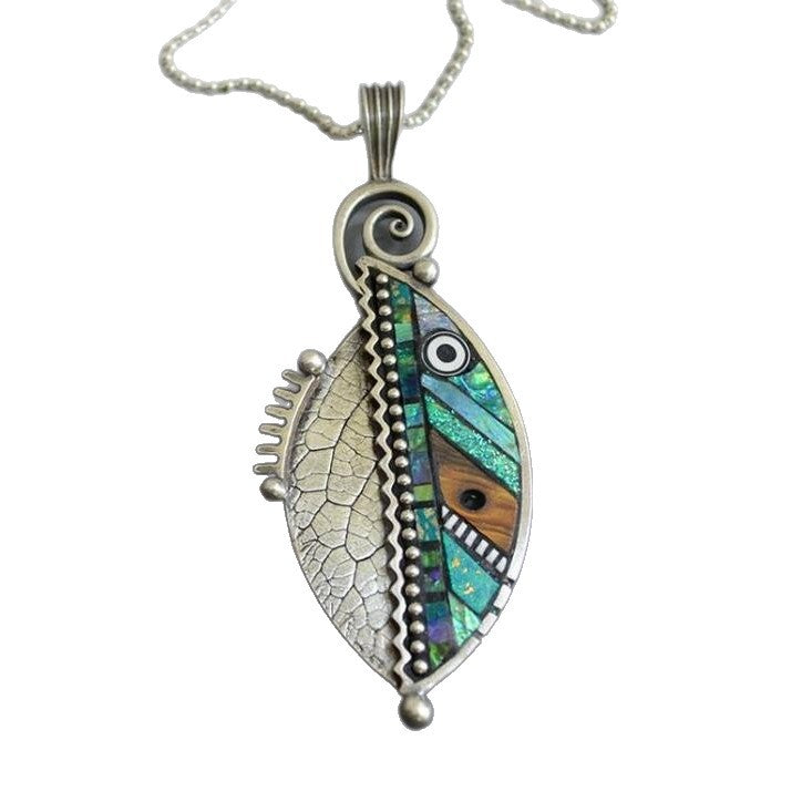 Wholesale Silver Plated Alloy Fashion Necklace With Iridescent Faux Wood Green Leaf Pendant Creative Zigzag Design For Everyday Wear