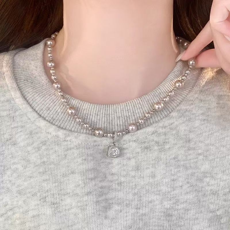 Wholesale Manta Sugar Cube Pearl Necklace Women S Trendy Sweater Chain With Fu Character Motif Fashion Jewelry Accessory For Boutique Resale