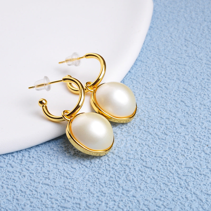 Wholesale  pearl stud earrings  18K gold plated simple niche design earrings