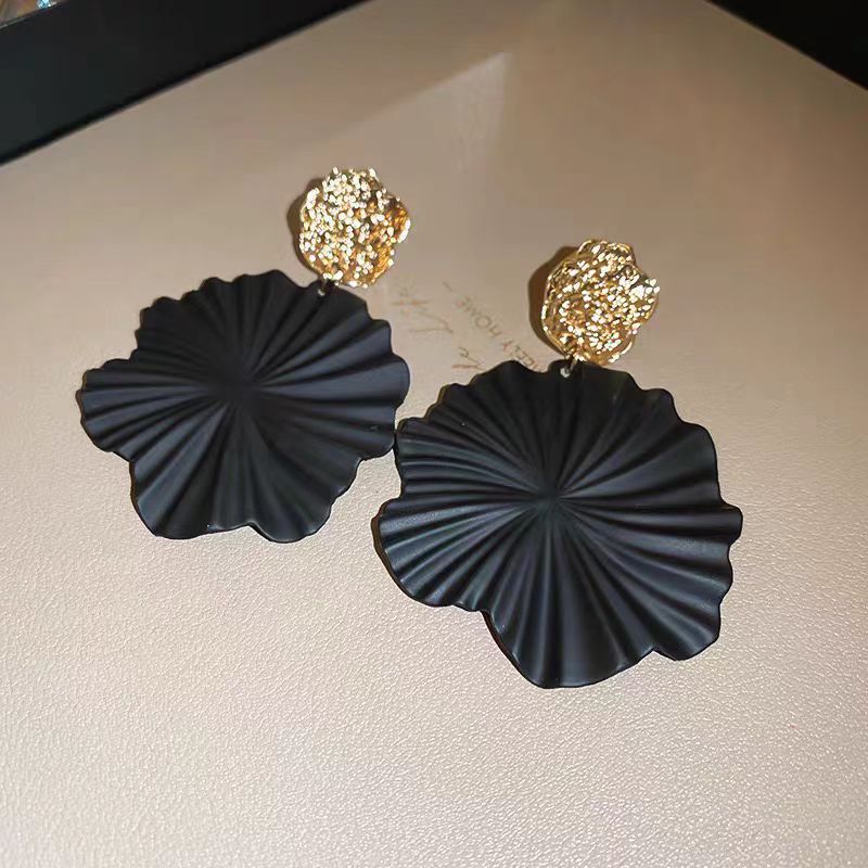 Wholesale  Exaggerated Black Spiral Flower Earrings