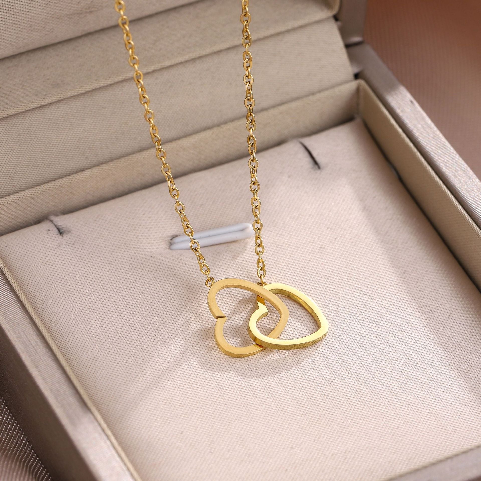 Wholesale Titanium Steel Non-Fading Love Interlocking Necklace