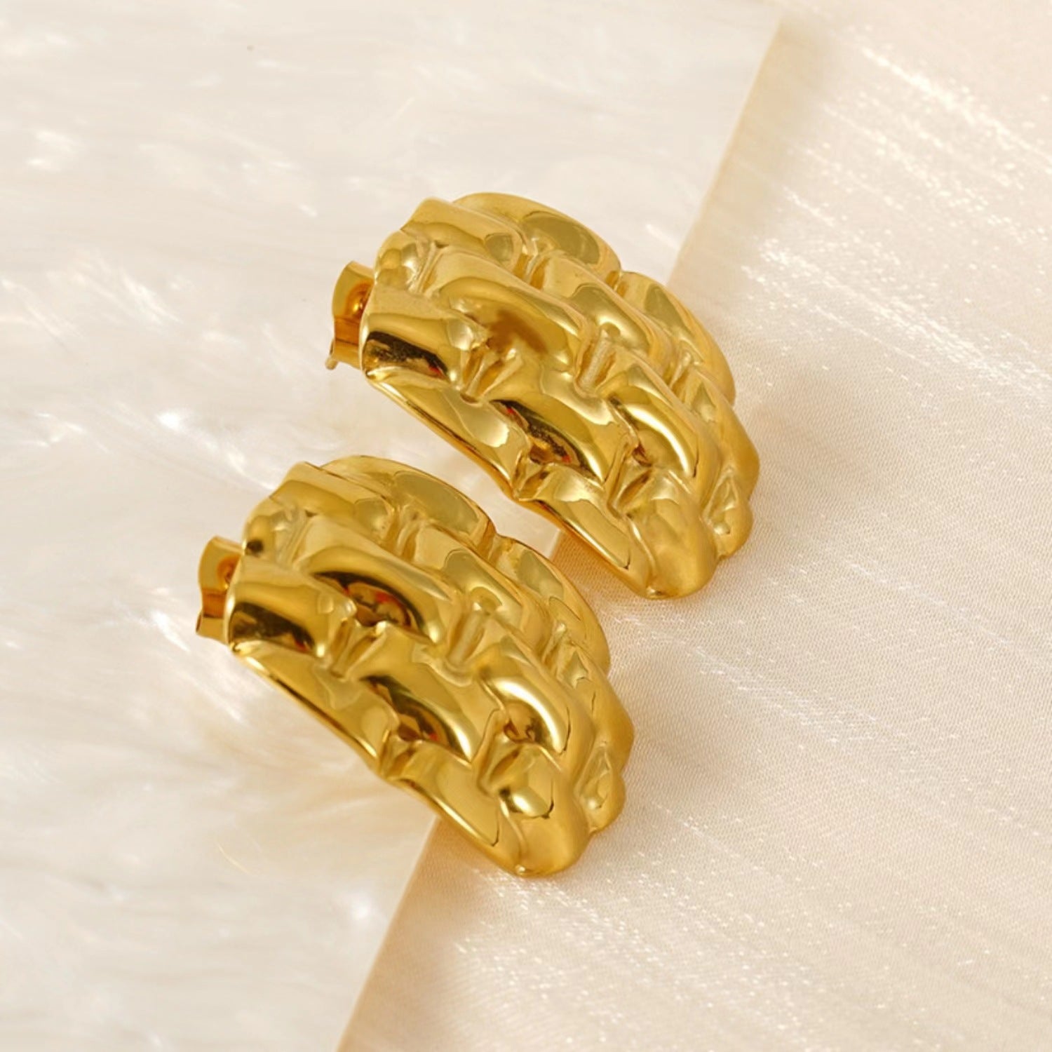 Wholesale  senior design sense 18k gold strap modeling stainless steel earrings INS female fashion all-match earrings jewelry