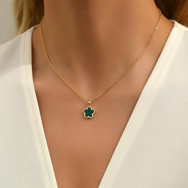 Wholesale Stylish White Five-Petal Flower Pendant Necklace with Geometric Design for Women Everyday Jewelry